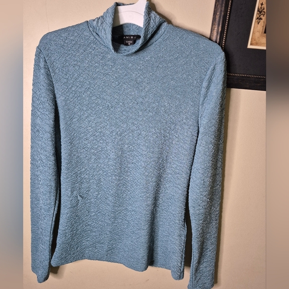 Amisu High-necked Long Sleeved Top - Picture 7 of 8